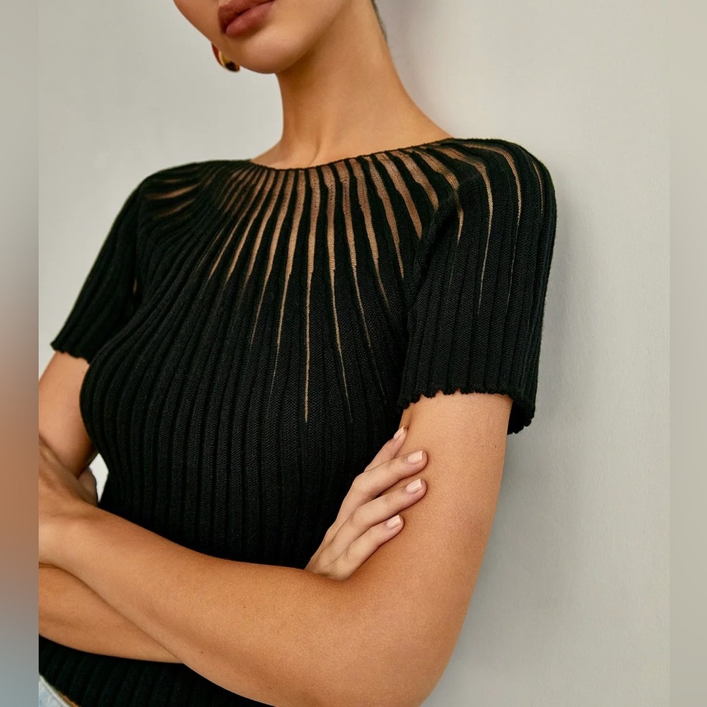 250 Commence Elegant Black Short Sleeve Knit Top